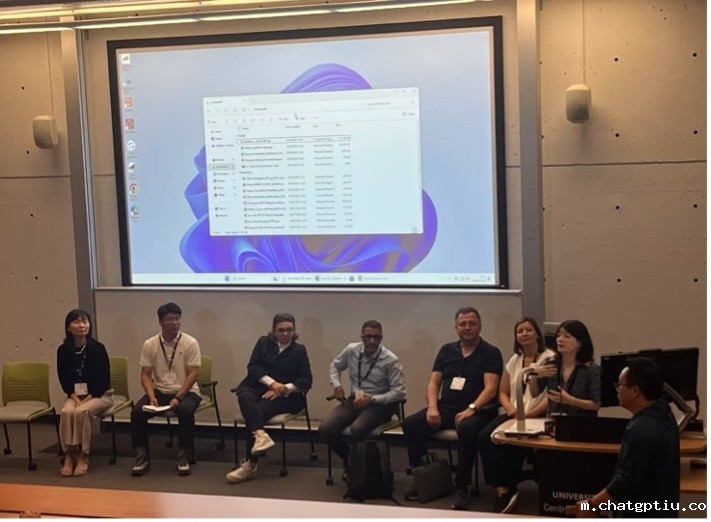 20250708124203169100.jpg 问答节讲者与听众互动